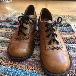 Vintage 70s Tan Leather Women's Flats